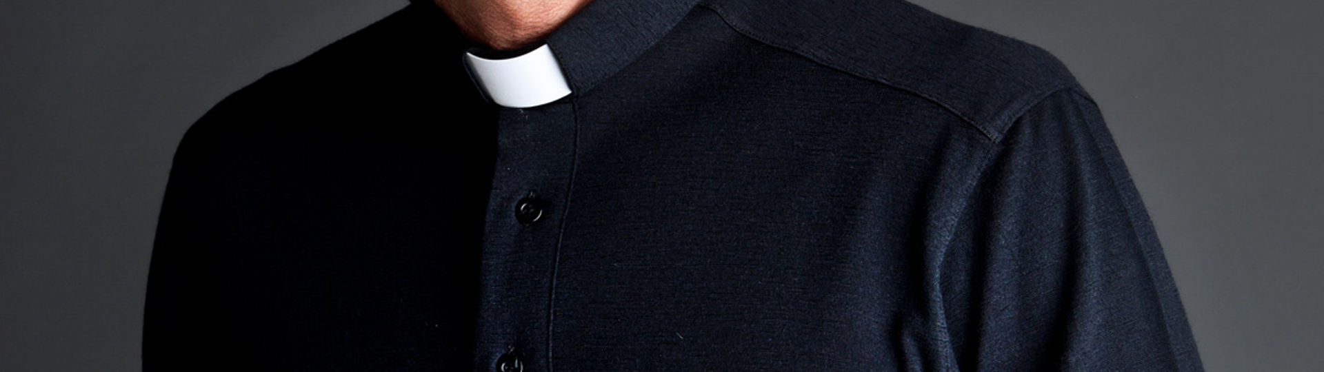 https://arquimedia.s3.amazonaws.com/27/sacerdotes/alzacuellosjpg.jpg